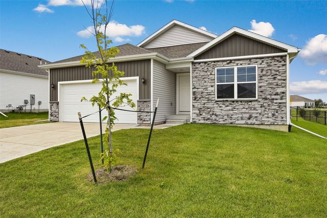 2818 Mary Drive, Hiawatha, IA 52233