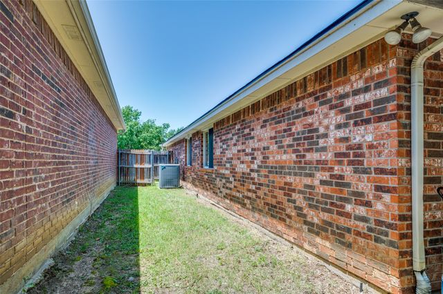 4215 Crossgate Court, Arlington, TX 76016