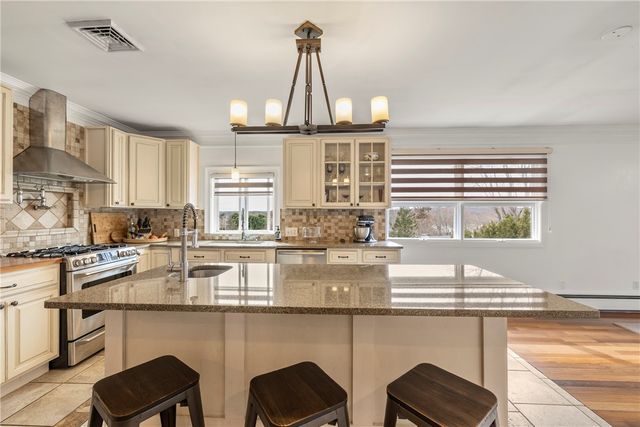 135 Meshanticut Valley Parkway, Cranston, RI 02920