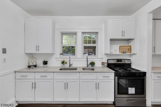 906 Dewitt St, Linden City, NJ 07036
