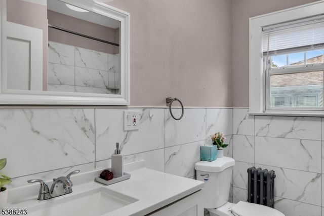 906 Dewitt St, Linden City, NJ 07036