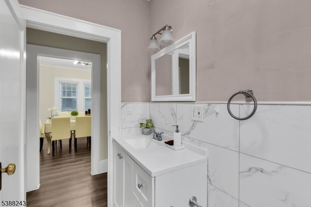 906 Dewitt St, Linden City, NJ 07036