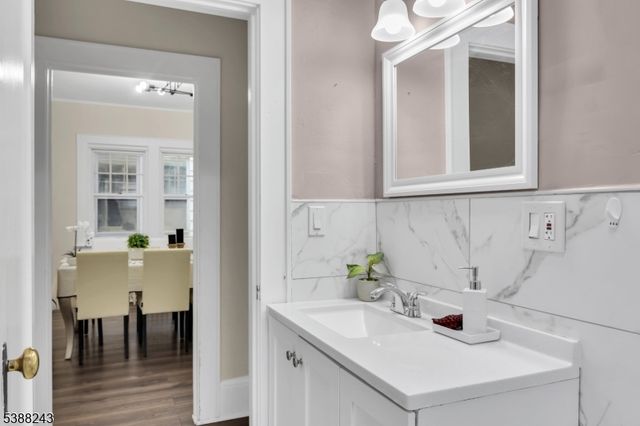906 Dewitt St, Linden City, NJ 07036