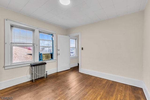 906 Dewitt St, Linden City, NJ 07036