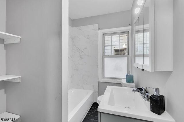 906 Dewitt St, Linden City, NJ 07036
