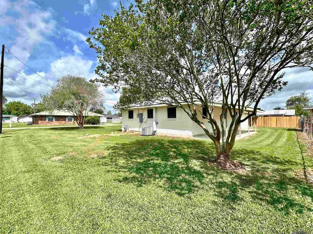 8252 Louis St, Sorrento, LA 70778