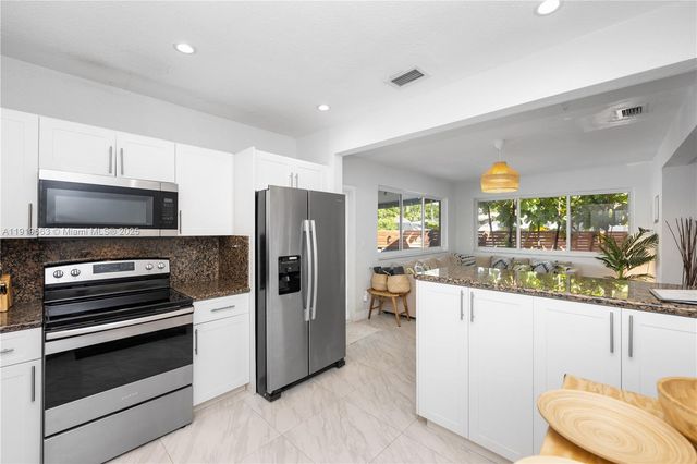 1331 NE 160th St, North Miami Beach, FL 33162