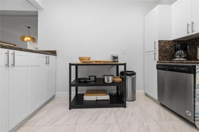 1331 NE 160th St, North Miami Beach, FL 33162