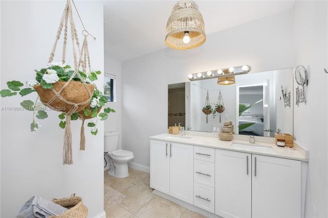 1331 NE 160th St, North Miami Beach, FL 33162