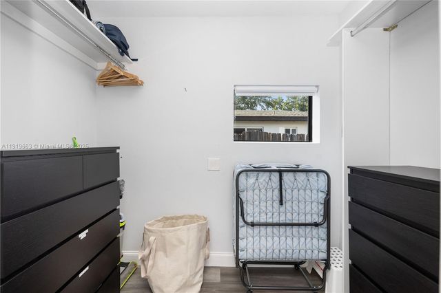 1331 NE 160th St, North Miami Beach, FL 33162