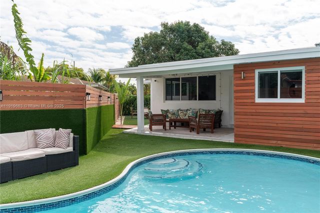 1331 NE 160th St, North Miami Beach, FL 33162