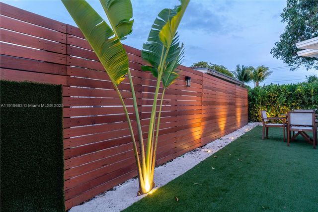 1331 NE 160th St, North Miami Beach, FL 33162