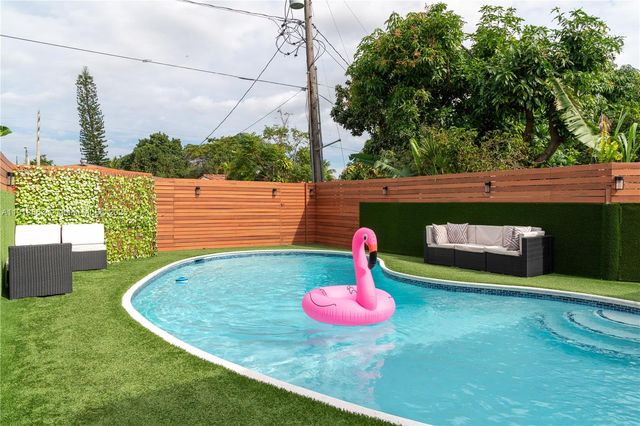 1331 NE 160th St, North Miami Beach, FL 33162