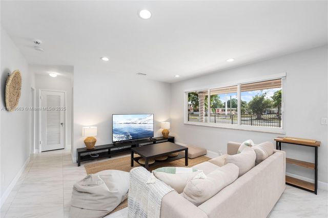 1331 NE 160th St, North Miami Beach, FL 33162