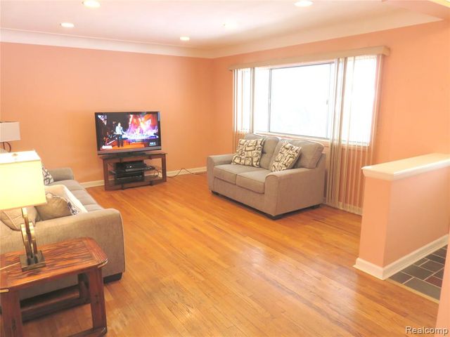 53432 Bruce Hill Drive, Shelby Twp, MI 48316