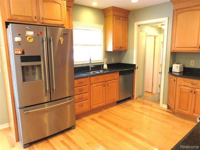 53432 Bruce Hill Drive, Shelby Twp, MI 48316