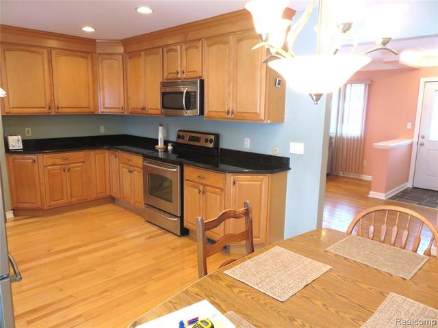 53432 Bruce Hill Drive, Shelby Twp, MI 48316