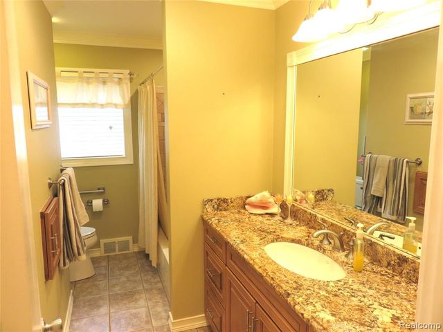 53432 Bruce Hill Drive, Shelby Twp, MI 48316