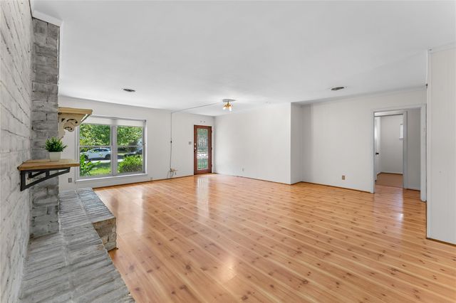 1911 Manila Lane, Houston, TX 77043