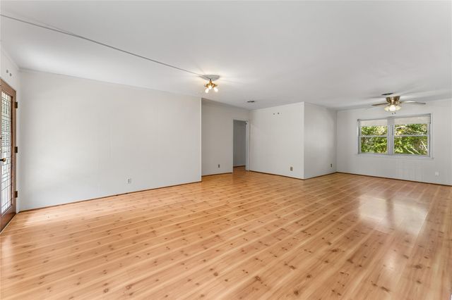 1911 Manila Lane, Houston, TX 77043