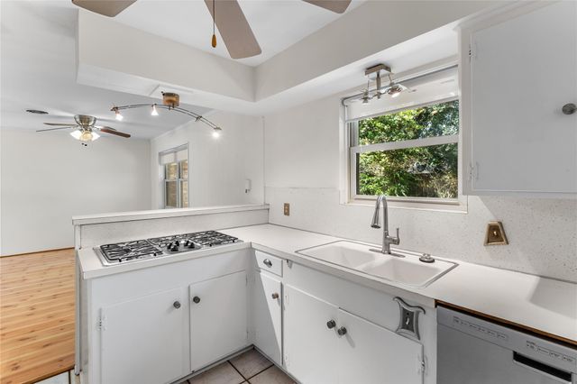 1911 Manila Lane, Houston, TX 77043
