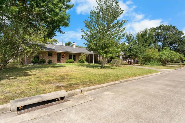 1911 Manila Lane, Houston, TX 77043
