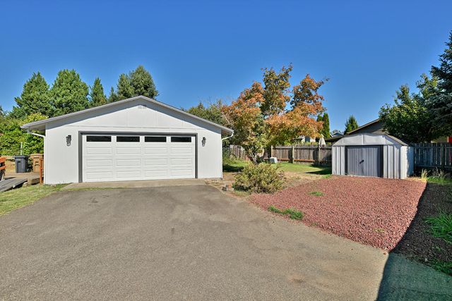 1105 Doneen Lane, Grants Pass, OR 97526