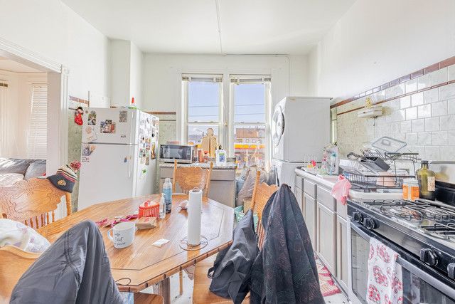 2955 W Belmont Avenue, Chicago, IL 60618