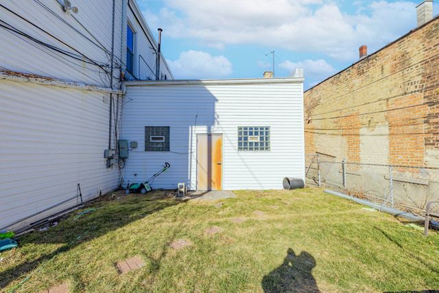 2955 W Belmont Avenue, Chicago, IL 60618
