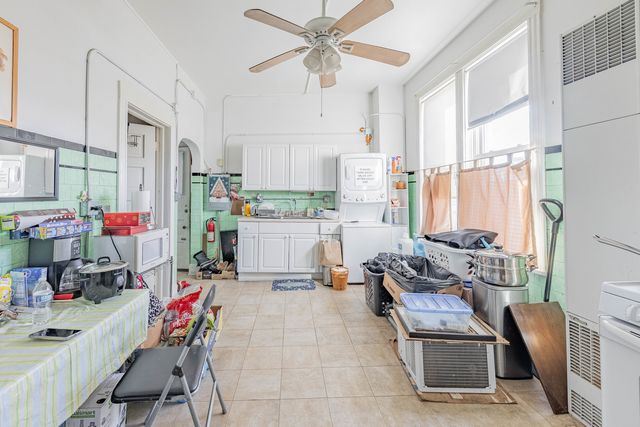 2955 W Belmont Avenue, Chicago, IL 60618
