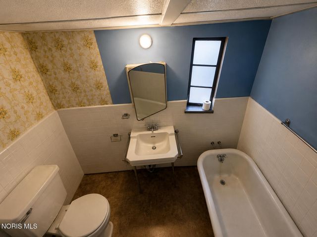 2036 Eastbrook Drive, Toledo, OH 43613