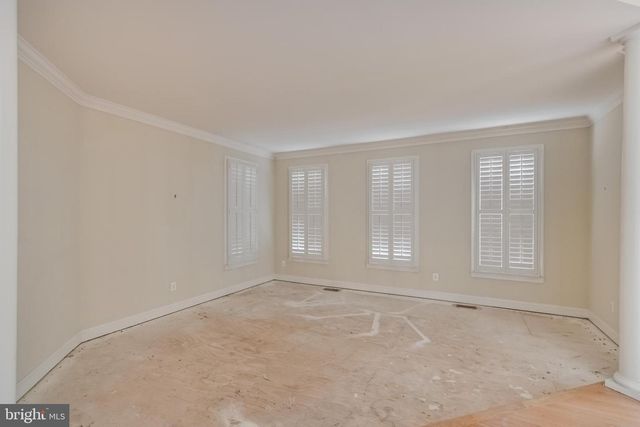 12111 WALNUT BRANCH RD, Reston, VA 20194