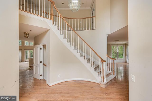 12111 WALNUT BRANCH RD, Reston, VA 20194