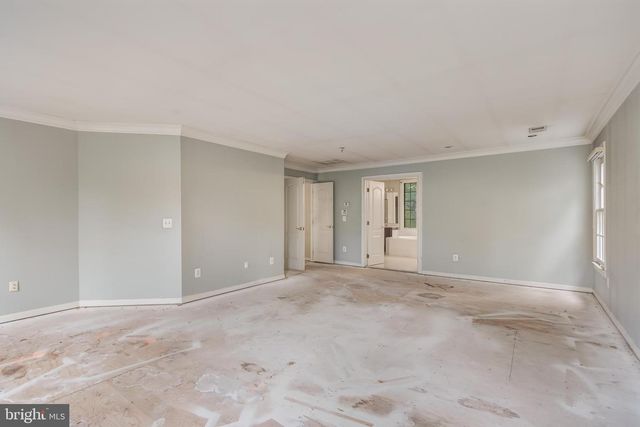 12111 WALNUT BRANCH RD, Reston, VA 20194