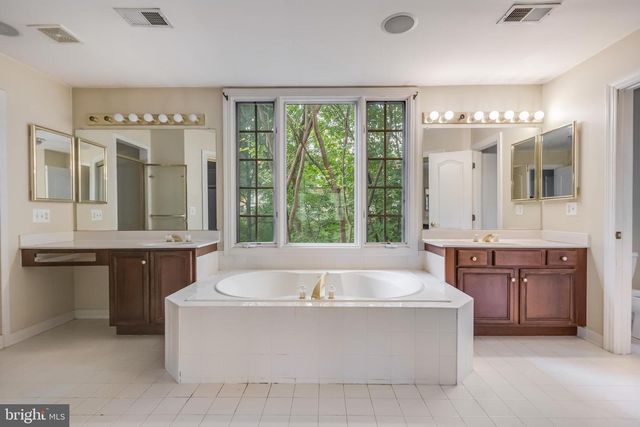 12111 WALNUT BRANCH RD, Reston, VA 20194