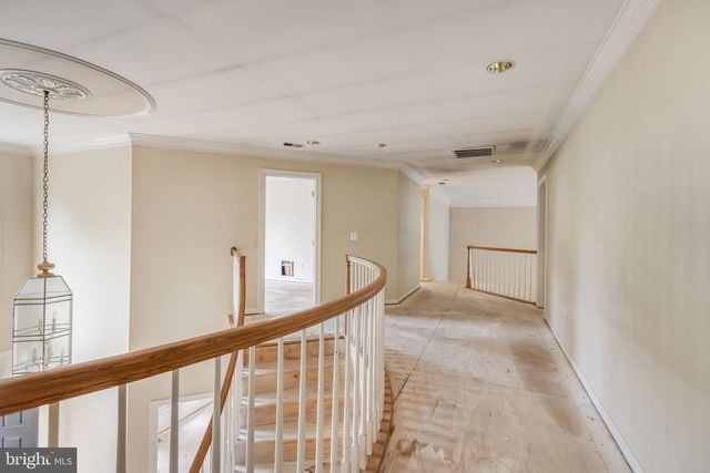 12111 WALNUT BRANCH RD, Reston, VA 20194