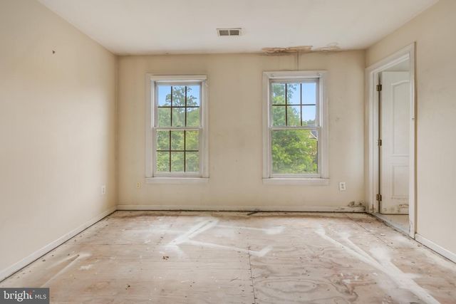 12111 WALNUT BRANCH RD, Reston, VA 20194