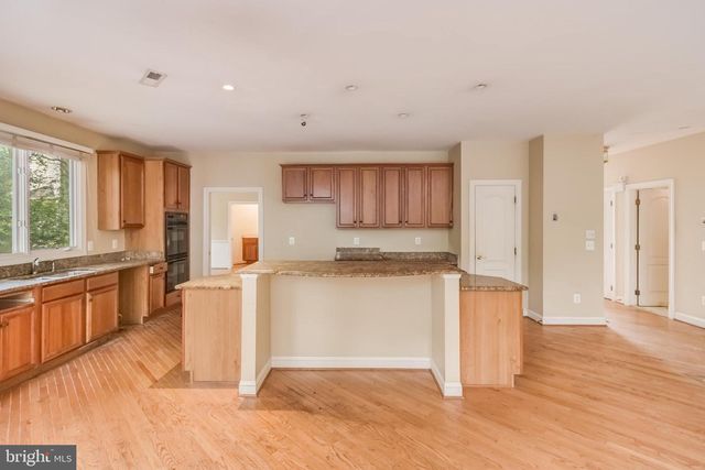 12111 WALNUT BRANCH RD, Reston, VA 20194