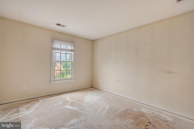 12111 WALNUT BRANCH RD, Reston, VA 20194
