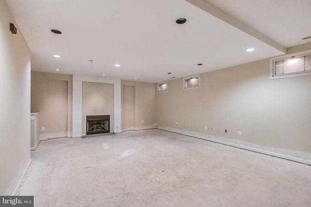 12111 WALNUT BRANCH RD, Reston, VA 20194