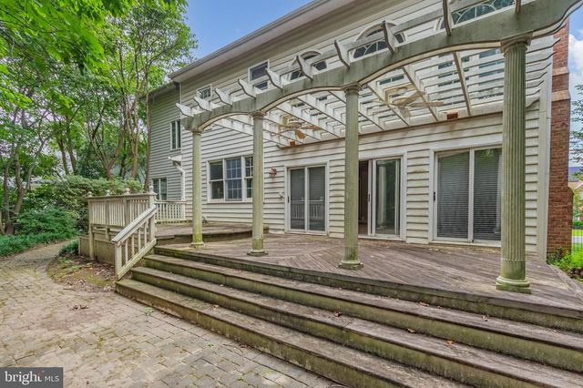 12111 WALNUT BRANCH RD, Reston, VA 20194
