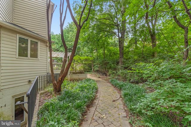 12111 WALNUT BRANCH RD, Reston, VA 20194