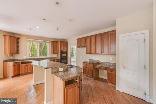 12111 WALNUT BRANCH RD, Reston, VA 20194