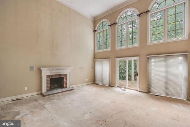 12111 WALNUT BRANCH RD, Reston, VA 20194
