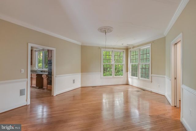 12111 WALNUT BRANCH RD, Reston, VA 20194