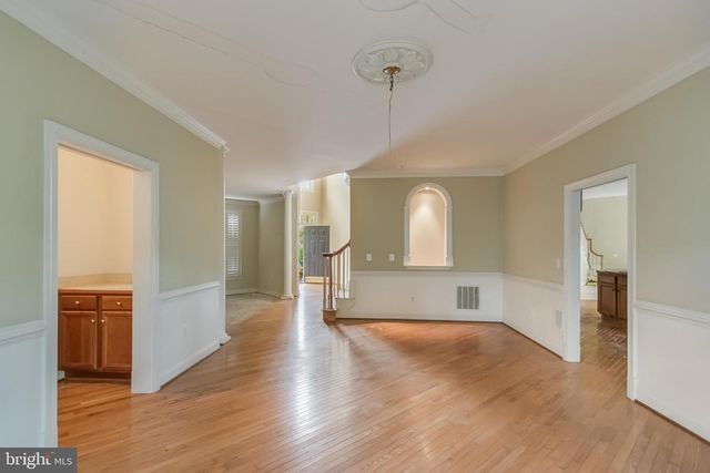 12111 WALNUT BRANCH RD, Reston, VA 20194