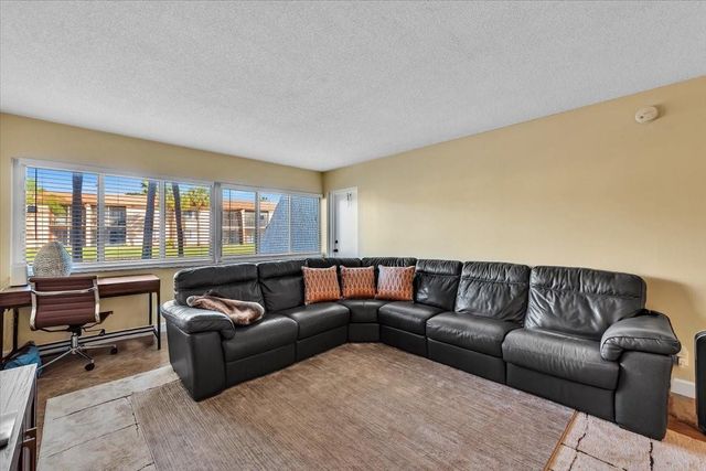 140 Lakeview Drive 105, Weston, FL 33326