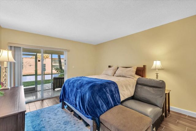 140 Lakeview Drive 105, Weston, FL 33326