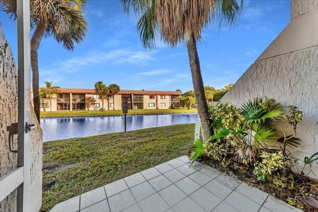 140 Lakeview Drive 105, Weston, FL 33326