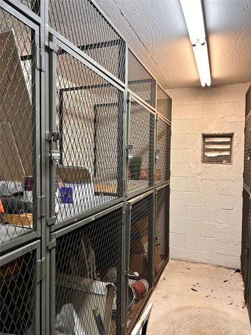 140 Lakeview Drive 105, Weston, FL 33326